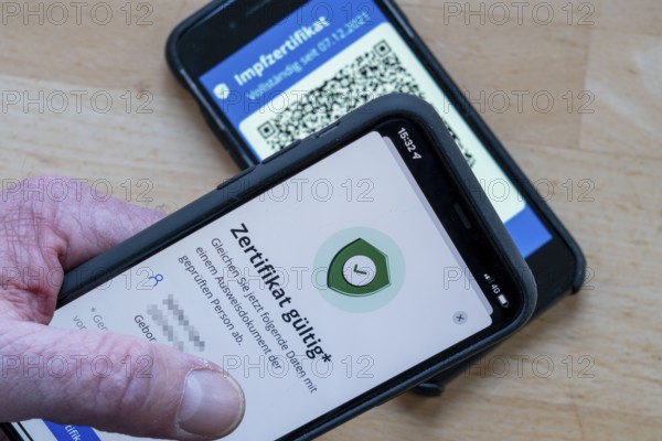CovPassCheck app, for checking the digital vaccination certificate, on a smartphone, vaccinations against the corona virus, Covid-19, proof of vaccinations, digital vaccination certificate, on a mobile phone