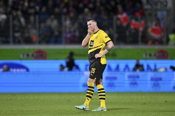 Niklas Suele Borussia Dortmund BVB (25) disappointed, Gesture, Gesture, Voith-Arena, Heidenheim, Baden-Württemberg, Germany, Europe