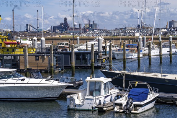 Seaport Marina IJmuiden, marina, sailing boats, yachts, behind the Tata Steel steel and smelting works in IJmuiden, Velsen, North Holland, Netherlands, largest industrial area in the Netherlands, 2 blast furnaces, 2 coking plants, rolling mills, directly on the North Sea, beach houses near Ijmuiden aan Zee