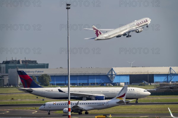 Amsterdam Schiphol Airport, aircraft on the taxiway, Qatar Airways plane takes off from the Aalsmeerbaan runway, apron, Amsterdam, Netherlands