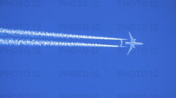 Airbus A350 aircraft in the sky, contrails, Lufthansa flight from Los Angeles to Munich, overflight in Cologne, altitude 39, 000 ft, Germany, Europe