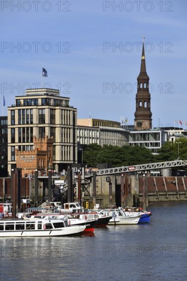 Europe, Germany, Hanseatic City of Hamburg, inland harbour, quayside Hohe Brücke, lock house on Nikolaifleet, tower of St. Catherine's Church, Europe