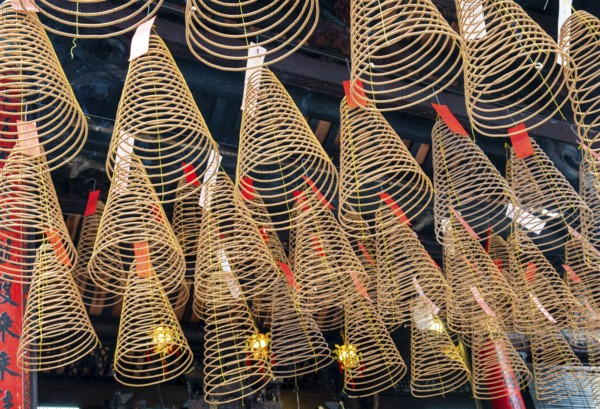 Hanging spiral incense sticks, Thien Hau Pagoda, Saigon Chinatown, Ho Chi Minh City, Vietnam, Asia