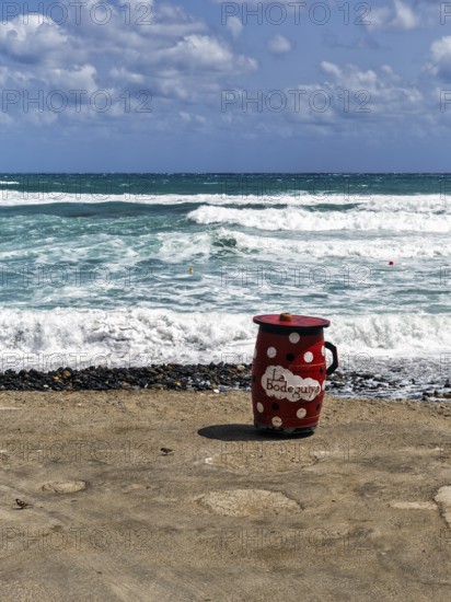 Red outdoor bar table, jug, bar with sea view, beach bar, Cabo de Gata Natural Park, Cabo-de-Gata-Nijar, Las Negras, Almeria, Andalusia, Spain, Europe