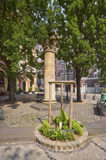 Advertising pillar in the historic city centre of Düsseldorf, state capital, independent city, North Rhine-Westphalia, Germany, Europe