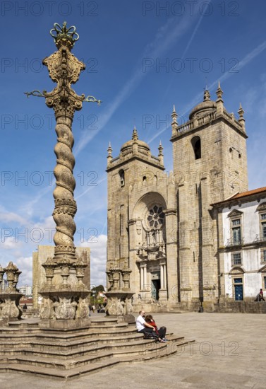 Pillory of Porto, Pelourinho do Porto, and the Porto Cathedral, Sé do Porto, Portugal, Europe