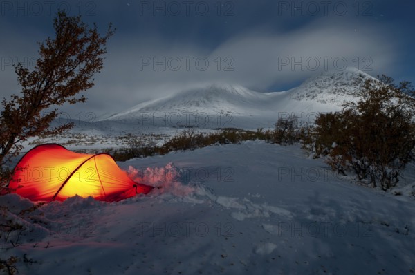 Tent in mountain landscape, Sarek National Park, World Heritage Laponia, Norrbotten, Lapland, Sweden, lighting, evening mood, Scandinavia, Europe