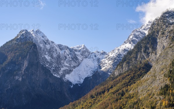 Snow-covered Watzmann massif, autumnal mountain landscape, Berchtesgaden National Park, Berchtesgadener Land, Upper Bavaria, Bavaria, Germany, Europe