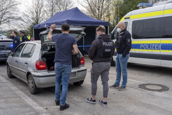 Joint inspection by customs and police, on the A3 motorway towards Cologne, at the Stindertal service area, focus on smuggling, theft, drug and smuggling crime, customs violations and illegal tuning, North Rhine-Westphalia, Germany, Europe