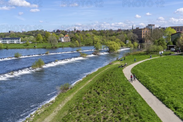 Ruhr weir near Hattingen, section of the Ruhr Valley cycle path along the Ruhr, North Rhine-Westphalia, Germany, Europe