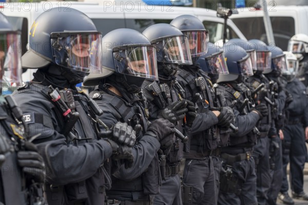 Police operation at a demonstration against the planned assembly law in North Rhine-Westphalia, in Düsseldorf, various left-wing groups and football fans, Ultras, from Fortuna Düsseldorf and 1.FC Köln, protest, North Rhine-Westphalia, Germany, Europe