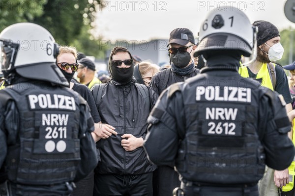 Demonstration against the AFD party conference in Essen, blockade of Alfredstraße, bridge over the A52 motorway, North Rhine-Westphalia, Germany, Europe