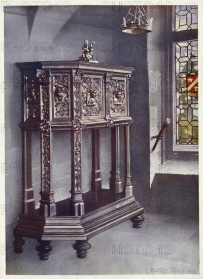 Furniture around the turn of the century 1900, Petite credence, François I, Musée de Cluny, Paris, ca. 1520 (1910, 1911), François I, 1911) .jpg