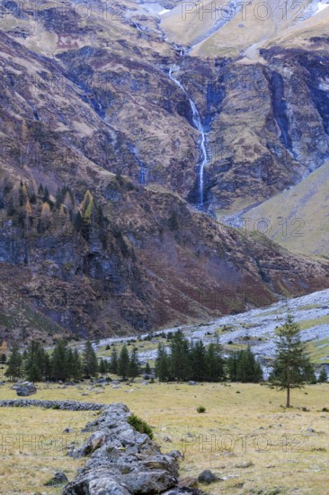 Steep mountains with small waterfalls in an autumnal landscape, Felbertal, Mittersill, Salzburg, Austria, Europe