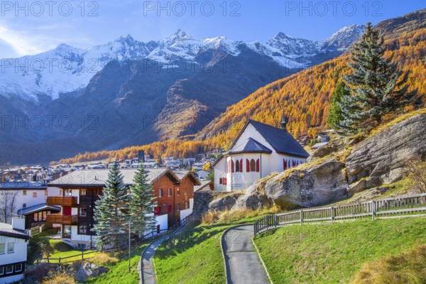 View of the village with Dom 4545m and Täschhorn 4491m of the Mischabel group in autumn, Saas-Fee, Saas Valley, Valais, Switzerland, Europe