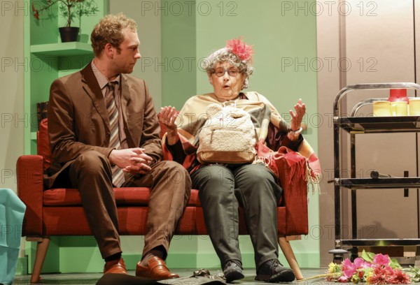 Brigitte Grothum and Johannes Hallervorden at the photo rehearsal of Oma Trick in Berlin's palace gardens Theater on 11.02.2025, premiere and 90th birthday of Brigitte Grothum on 26 February 2025