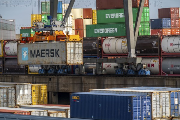 Port of Duisburg Ruhrort, Container freighter being loaded and unloaded at DeCeTe, Duisburg Container Terminal, Duisport, Duisburger Hafen AG, Duisburg, North Rhine-Westphalia, Germany, Europe