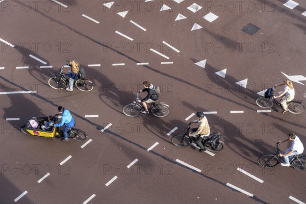 Crossing at Lange Viestraat, markings for cars and bicycles, green phase only for cyclists to be able to turn safely in all directions, Utrecht Netherlands