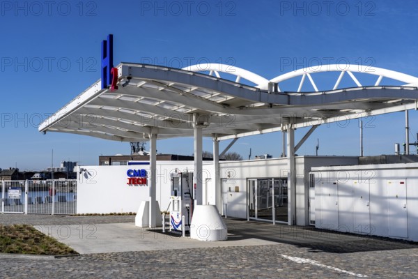 Hydrogen filling station in Antwerp, for cars and lorries, H2 lettering, Belgium, Europe