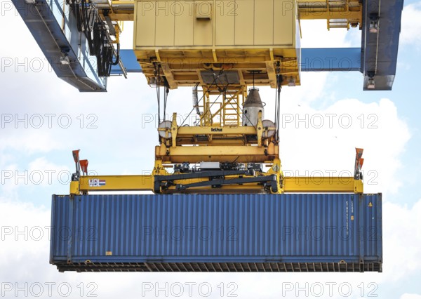 Duisburg, North Rhine-Westphalia, Germany, containers are loaded onto a goods train in the port of Duisburg, the new Silk Road connects the European inland port of Duisburg with Chinese metropolises, the goods trains need 16 days for the direct connection, Europe