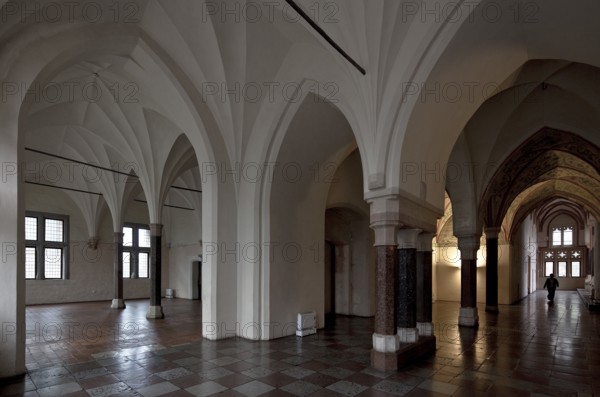 Grand Master's Palace, low hallway behind the summer hall