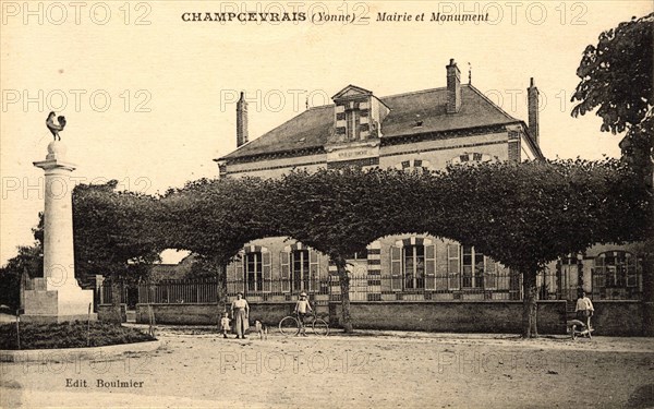 Champcevrais,
Town hall and war memorial