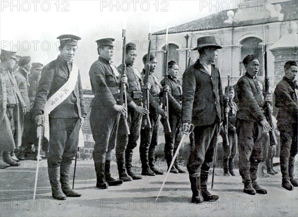 At Han-Keou, Chinese revolutionary soldiers and their officers, in ill-assorted uniforms (China, 1912)