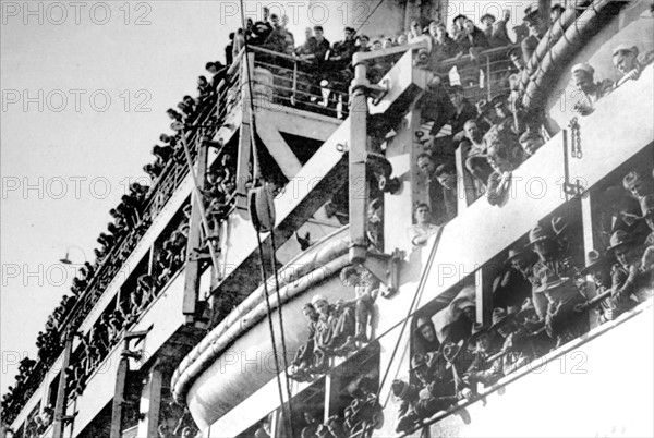 World War I. American troops on the gigantic liner  "Vaterland", taken from the Germans and renamed  "Leviathan" (1918)