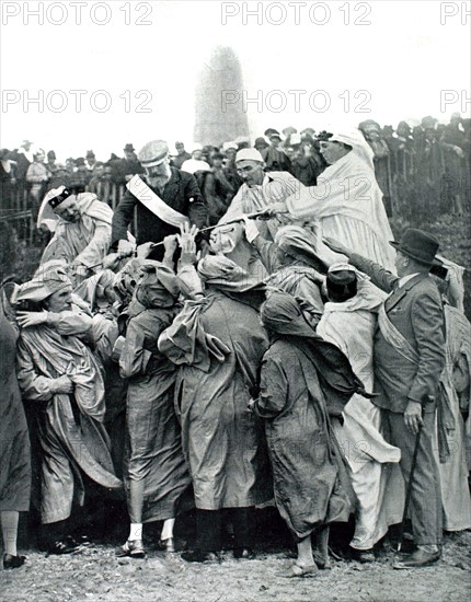 On the heath of Riec-sur-Belon, swearing the oath for peace on King Arthur's sword (1927)