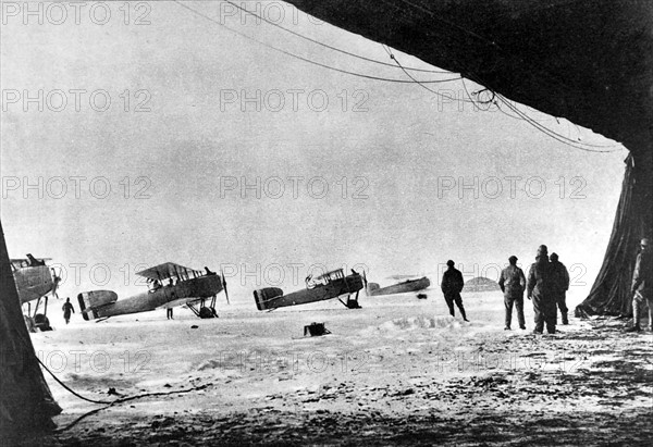 Première Guerre Mondiale. L'armée de l'air. Spads en patrouille (1918)