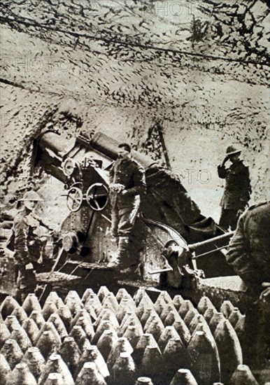 Première Guerre Mondiale. Un obusier anglais de 280 camouflé sur le front de l'Artois