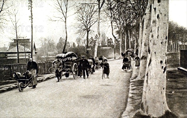 World War I. Civilian population evacuated from the Somme on the Oise roads (1918)