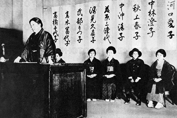 First elections in Japan. Feminist meeting in Tokyo, in 1928.