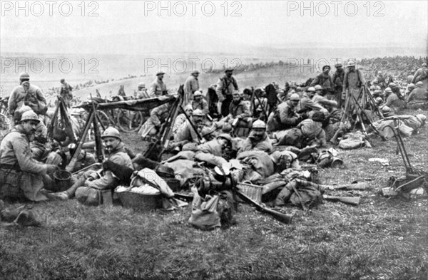 World War I. Behind the lines of the Verdun front, resting troops in ...