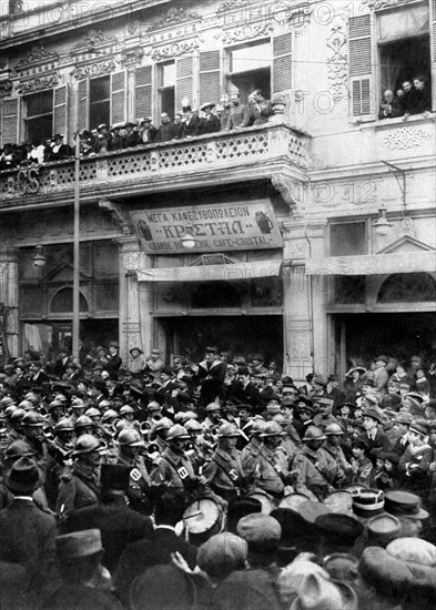 Premiere Guerre Mondiale. 
Defile des troupes francaises a Salonique le jour de la fete de l'independance de la Grece, en 1916.
