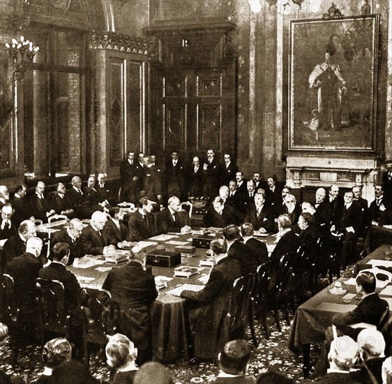 Signing of the Locarno Agreements in the reception room of the Foreign Office in London (December 1925)