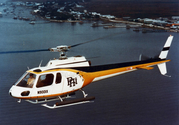 French  Aérospatiale AS-350 Ecureuil light helicopter