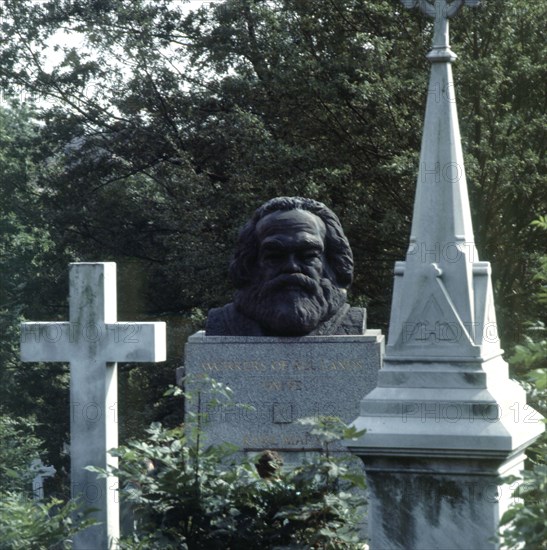 Highgate cemetery, Karl Marx's grave
