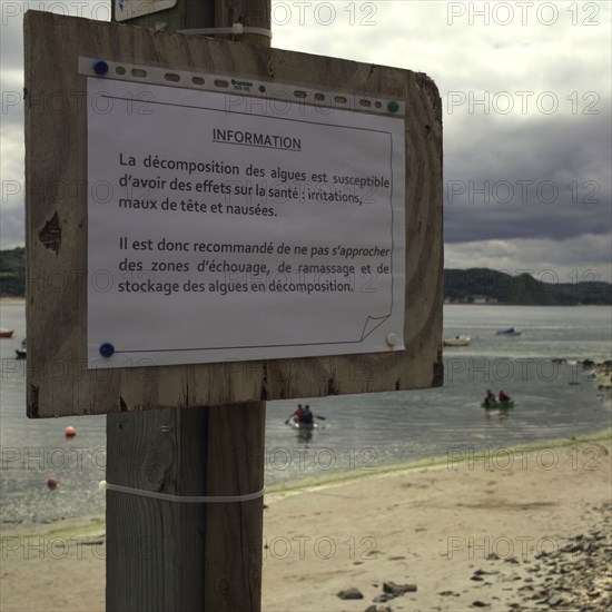 Sign on the beach of Tredrez