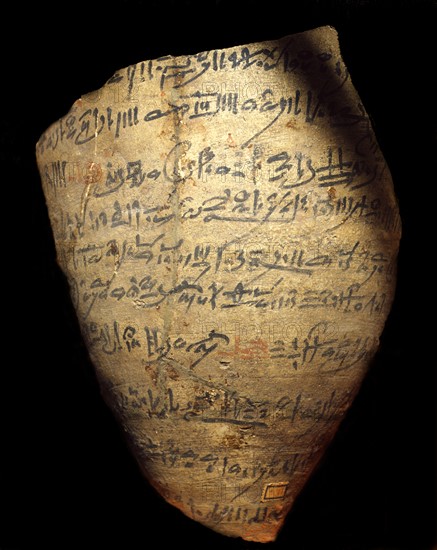 Ostracon ( morceau de faïence ) utilisé au lieu de papyrus