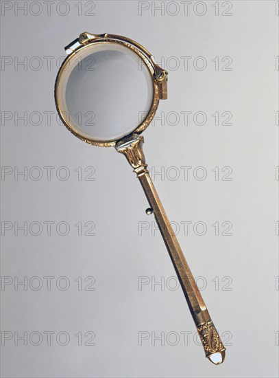 Lorgnette fermée