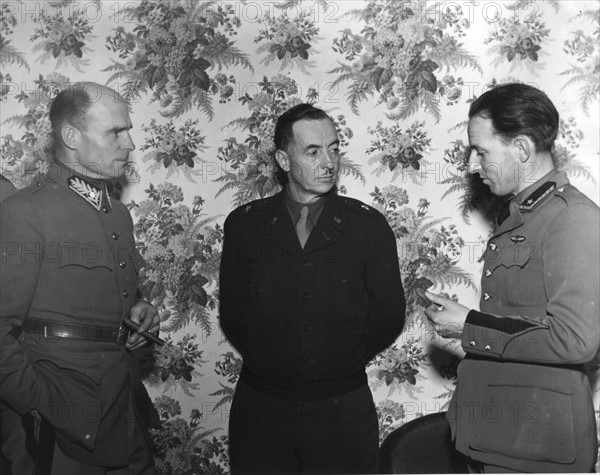 High-ranking officers of Swiss Army visit U.S installations in France (December 1944)