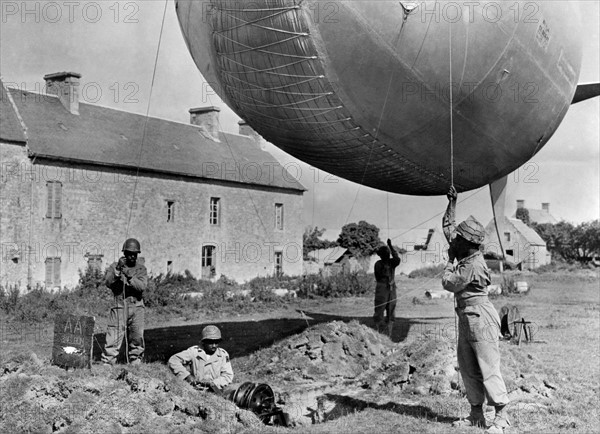 U.S. Blacks troops in France (summer 1944).