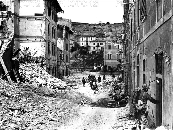 French soldiers  in the outskirts of Portoferrato in Elba island, June 3O, 1944