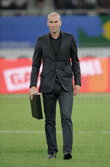 FUSSBALL   INTERNATIONAL   Testspiel  in  Doha  17.11.2010
Argentinien - Brasilien
Botschafter fuer die WM  Bewerbung Katar 2022:  Zinedine ZIDANE (Frankreich) 
FOTO: Pressefoto ULMER/Markus Ulmer