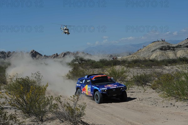 Nasser Al-Attiyah aus Katar und sein deutscher Co-Pilot Timo Gottschalk fahren am Dienstag (04.01.2011) in ihrem VW Race Touareg auf der 3. Etappe der Rallye Dakar von San Miguel de Tucuman nach San Salvador de Jujuy, Argentinien. Foto: Eric Vargiolu (ACHTUNG: Handout - Nur zur redaktionellen Verwendung und bei Nennung der Quelle: Volkswagen/DPPI )