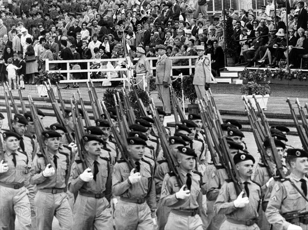 Militärparade zum französischen Nationalfeiertag in Berlin