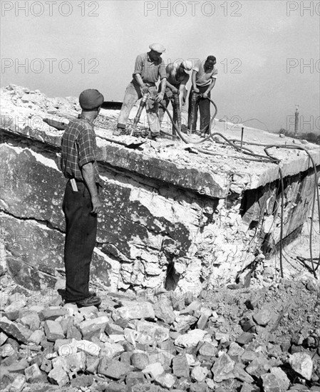 Postwar period: Zoo bunker in Berlin is being demolished