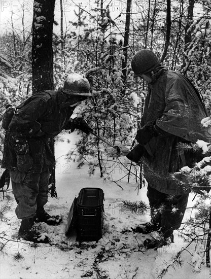 Manoeuvre of US army in wintery Grunewald in Berlin