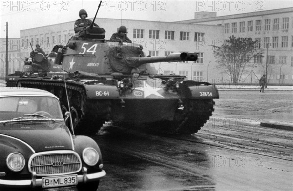 Maneuver of US troops in Berlin